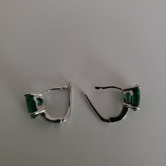 Beautiful Sterling silver Emerald earrings NIB - Picture 7 of 8